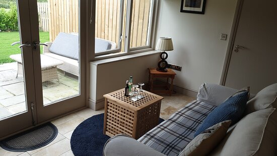 Canaston Oaks Country Barns & Rooms主图