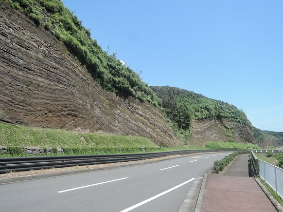 Faulted Strata in Oshima-大岛町必去景点