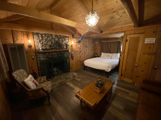 Mount Baldy Lodge主图