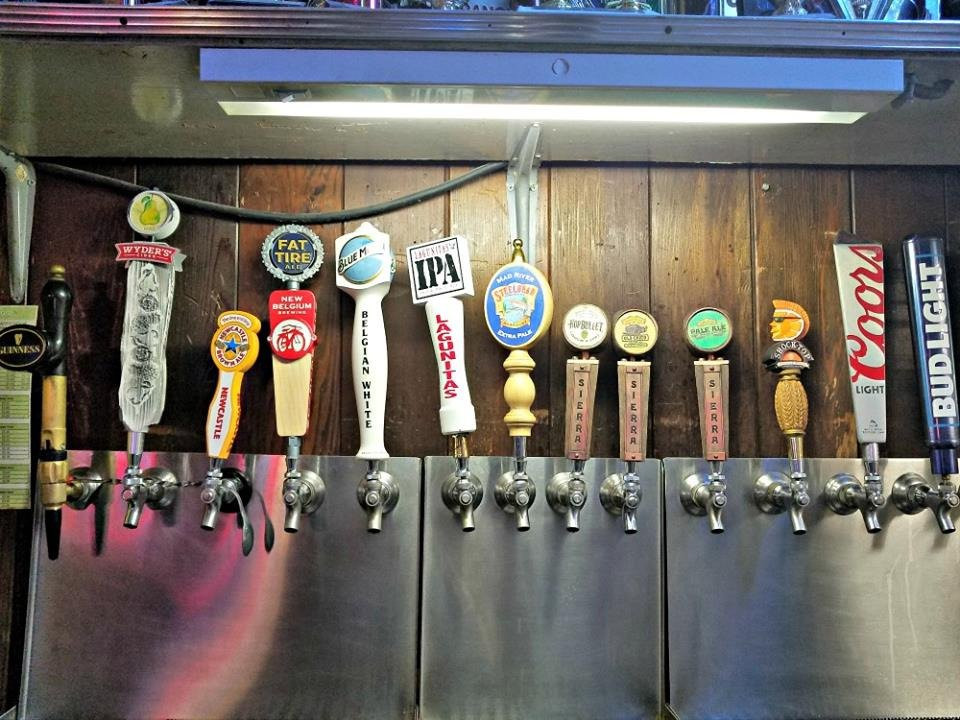 Willows旅游景点-Oasis Bar & Grill