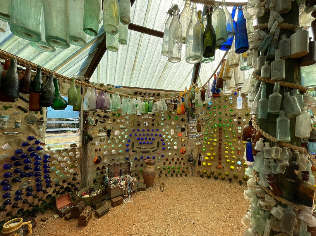 Alladins Cave Bottle House-达博必去景点