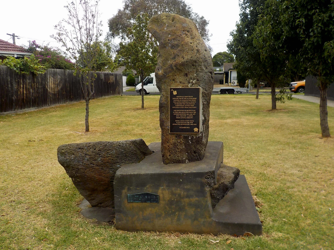 Altona Coal Mine Monument景点图片