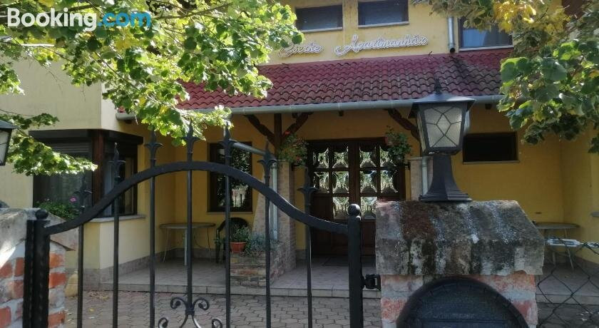 Cserke Apartmanhaz主图