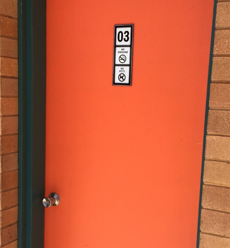 穿越田野汽车旅馆主图