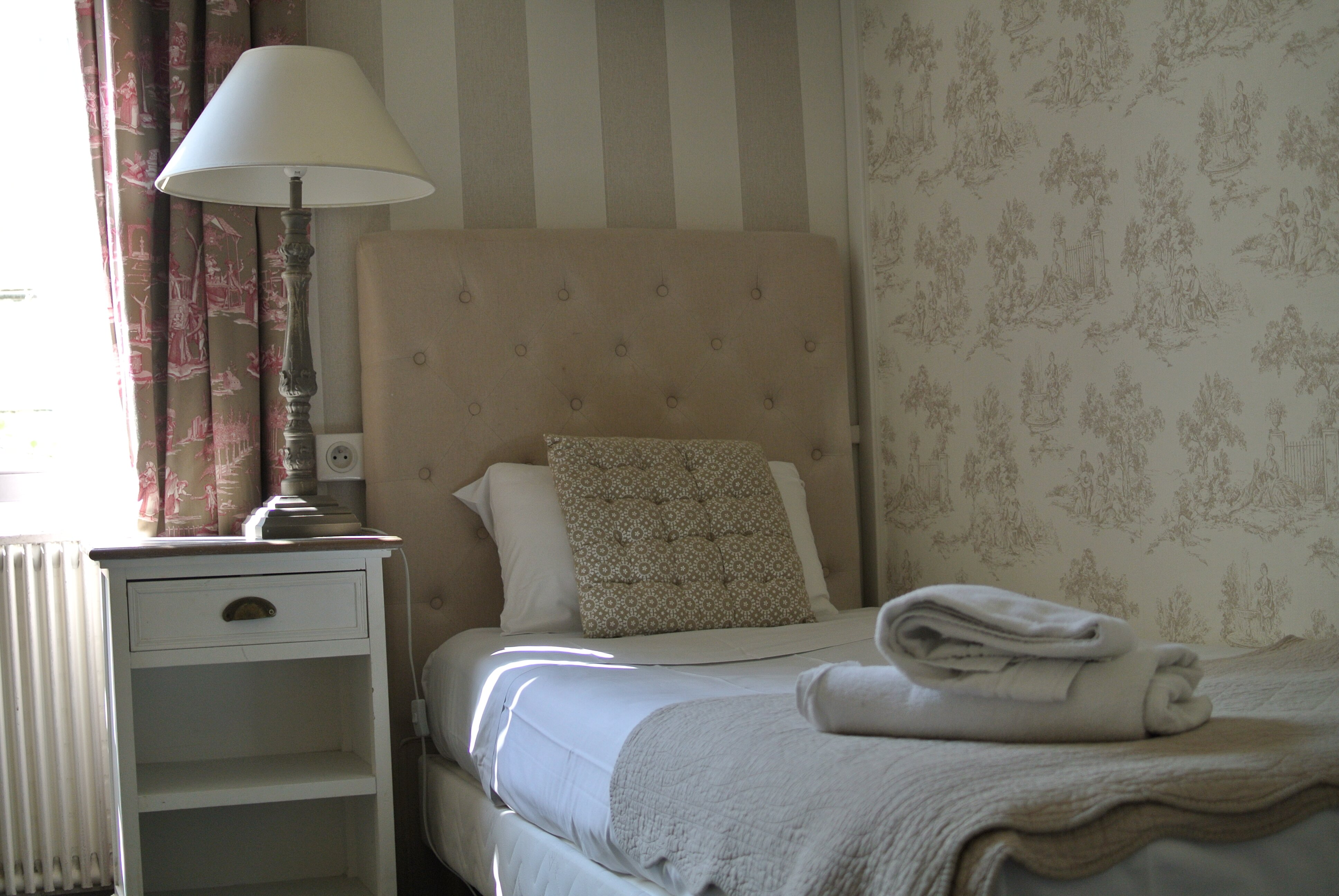 Logis Hôtel Louise de Savoie-官方