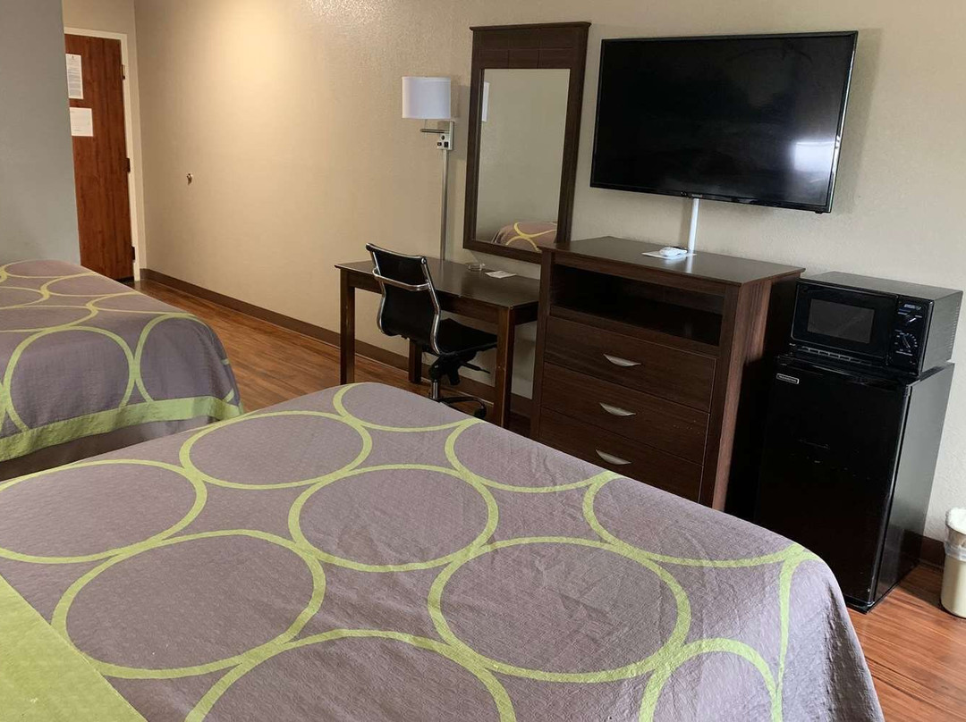 Super 8 by Wyndham Hernando主图