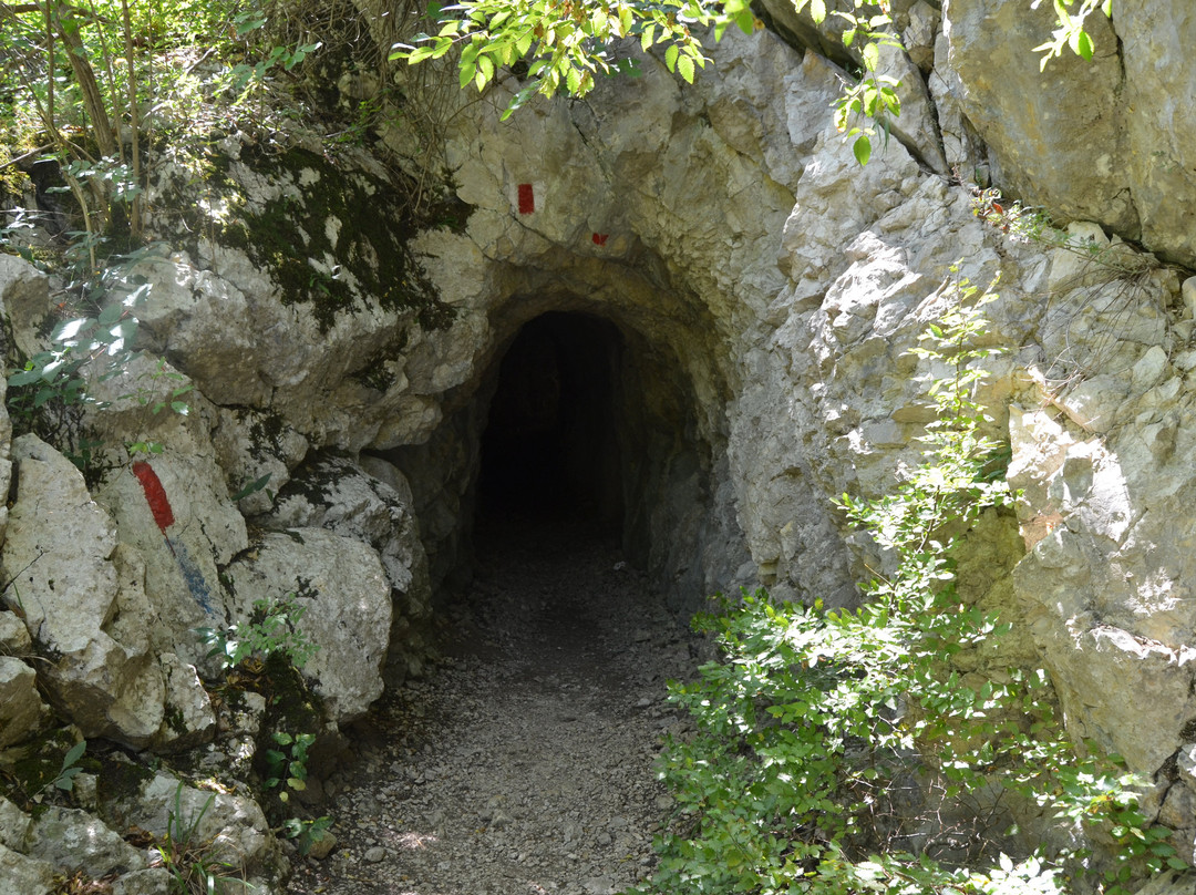 Rock Tunnels景点图片