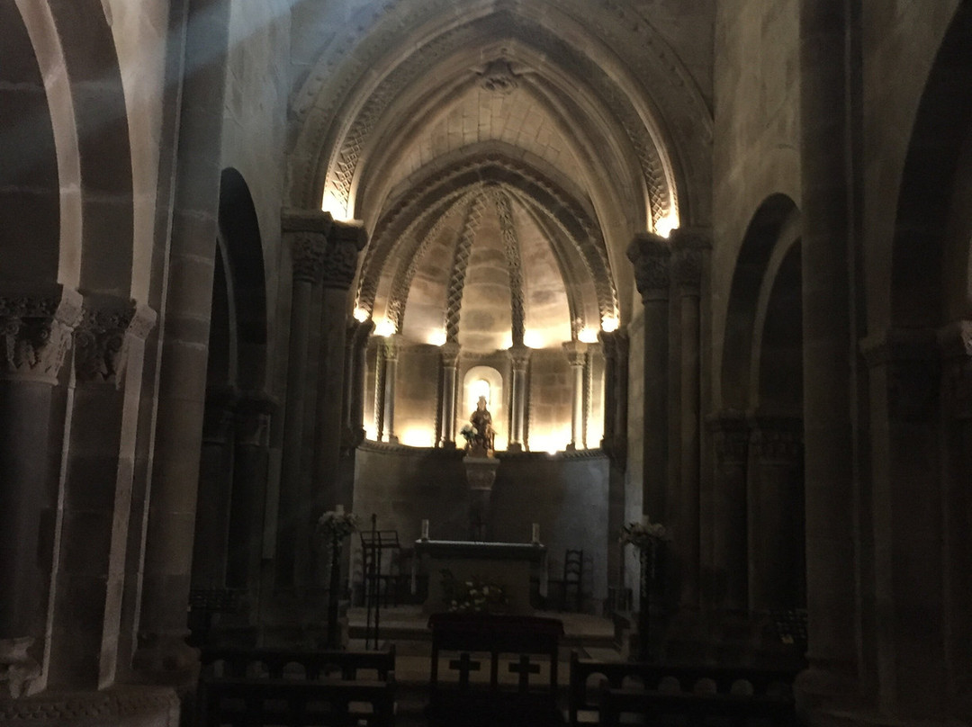Colegiata de Santa Maria de Arbas-Villamanin必去景点