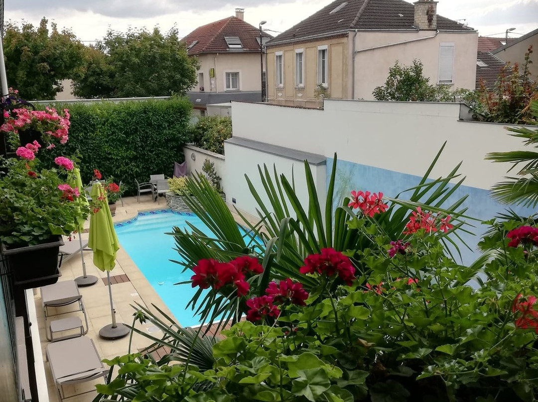 Logis Hôtel Au Tambour主图