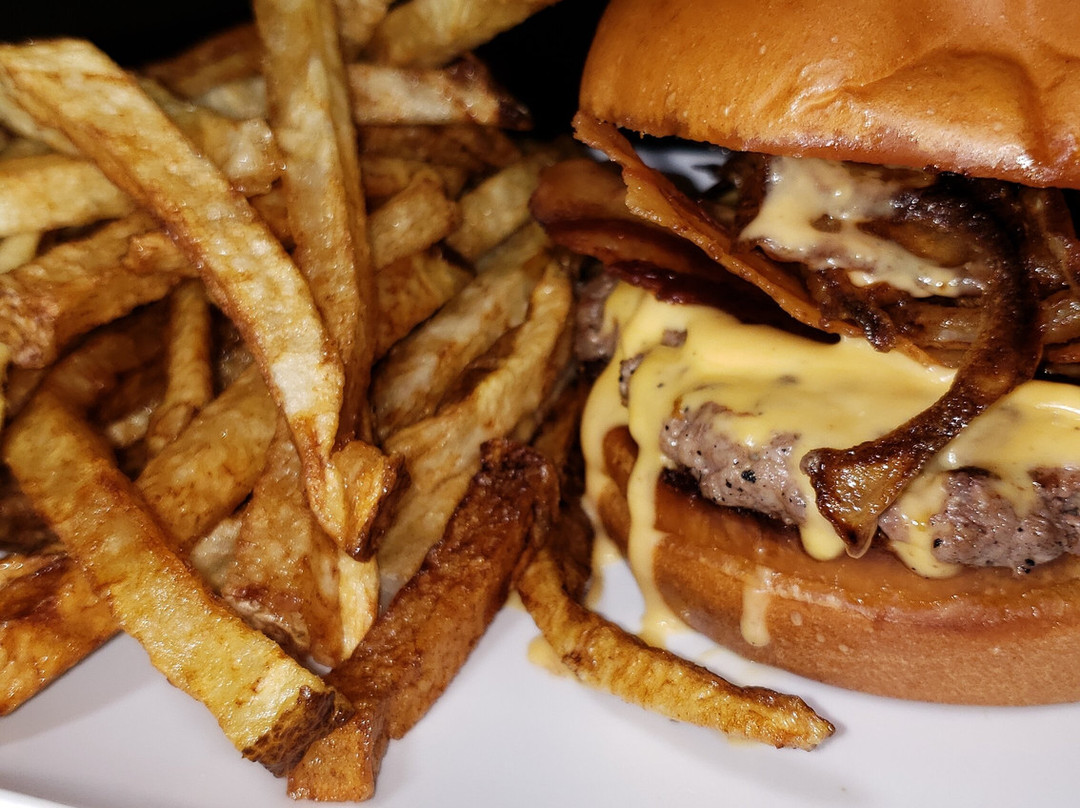 County Line Bar & Grill-Hartville必去景点