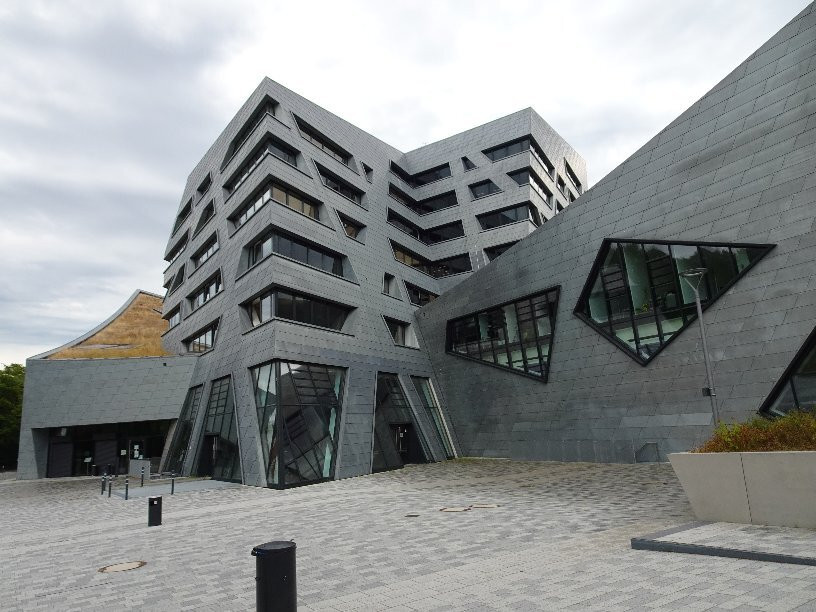 Zentralgebaude Leuphana Universitaet-吕讷堡必去景点