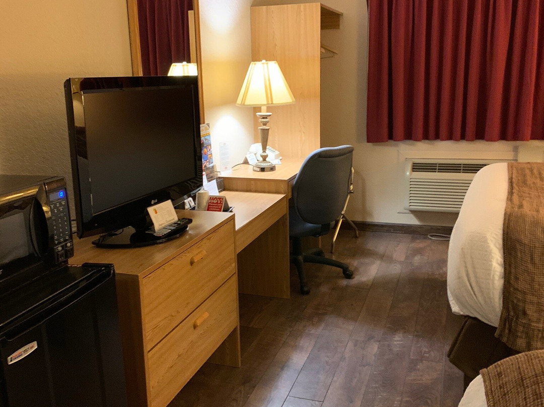 Super 8 by Wyndham St. Regis主图