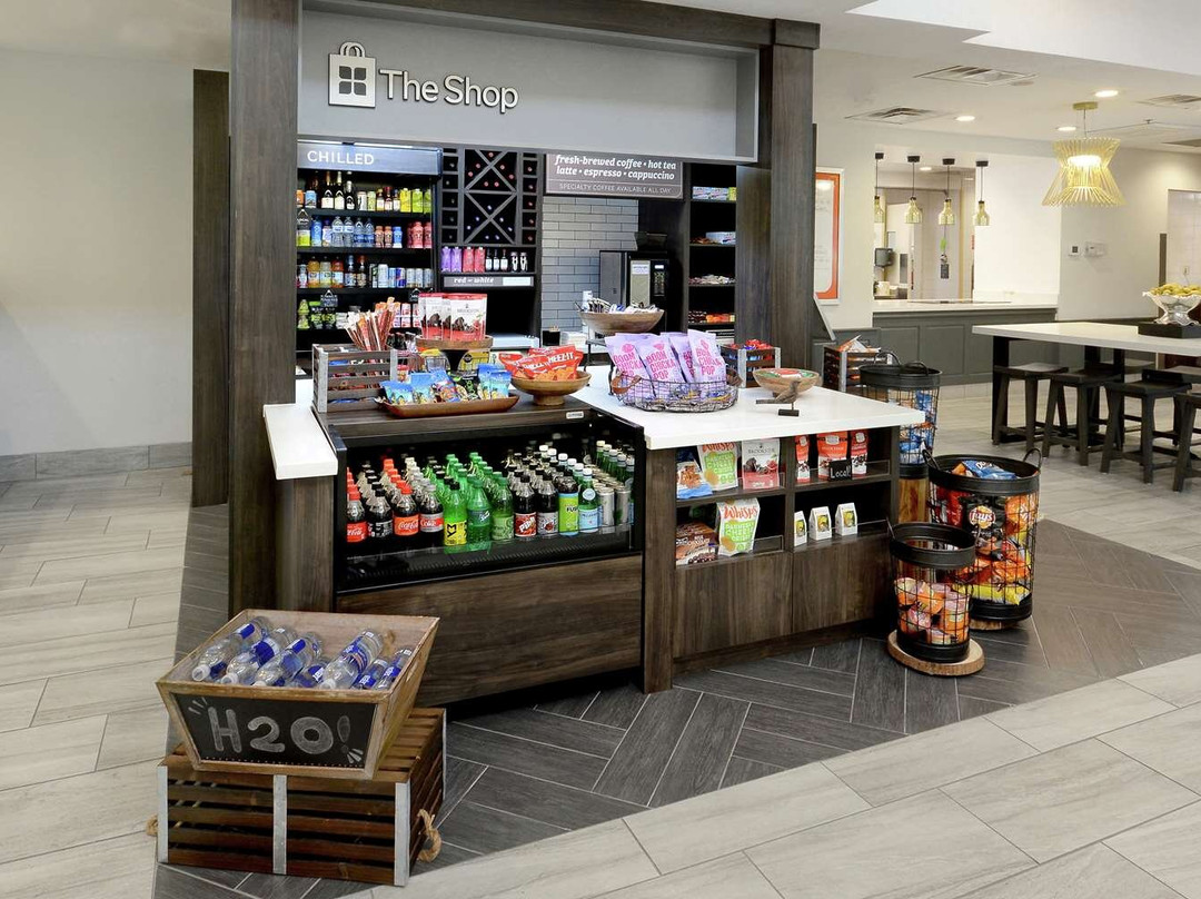 拉雷三角镇中心希尔顿花园酒店主图