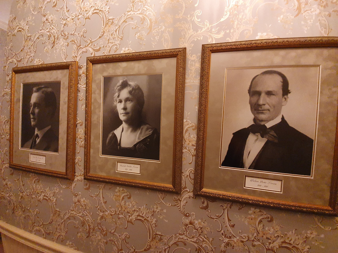 The Excelsior House主图