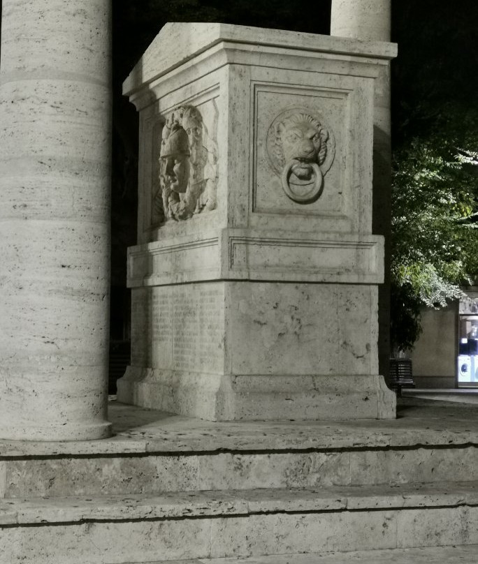 Monumento ai Caduti-奥里斯塔诺省必去景点