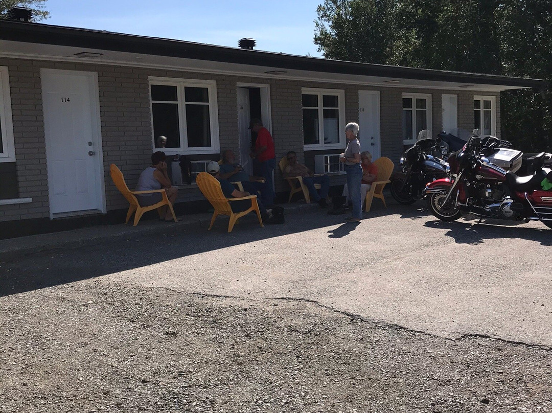 Between Bridges Inn主图