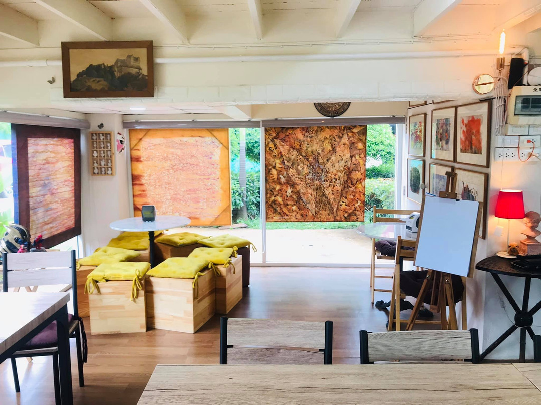 Moon Fox Cafe Inn & Art Gallery主图