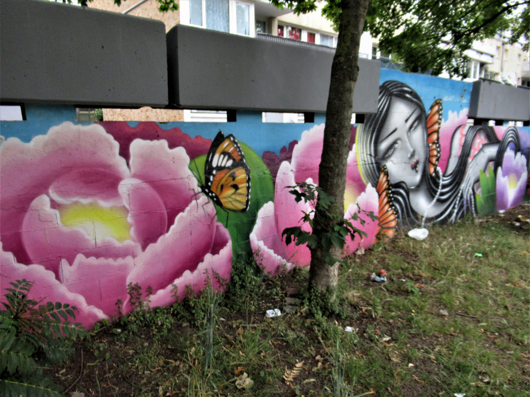 Fresque "Spring in Autumn"-Romainville必去景点