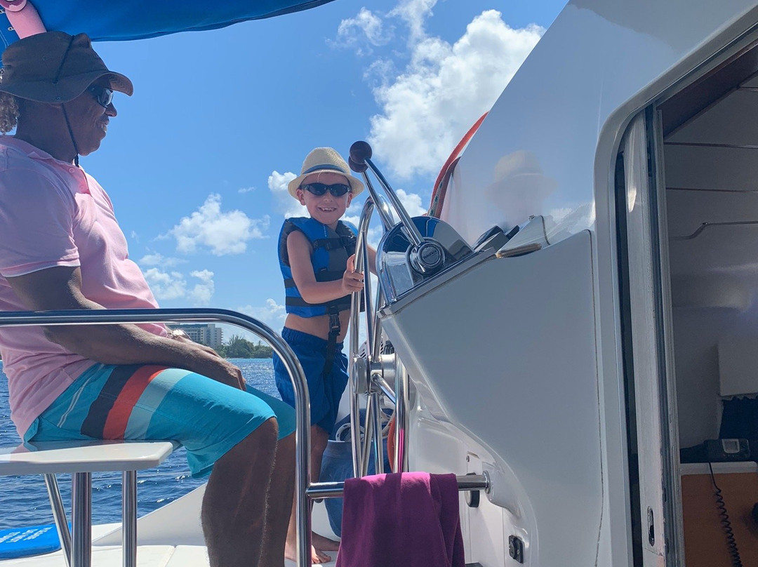 Elegance Catamaran Cruises-布里奇顿必去景点