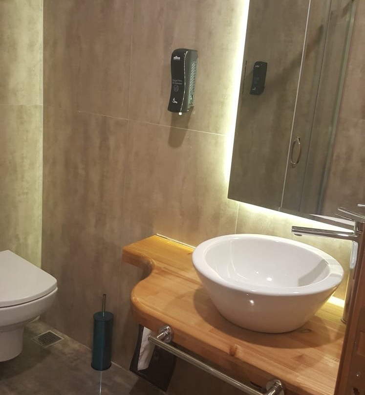 Roof 264 Hotel And Suites主图