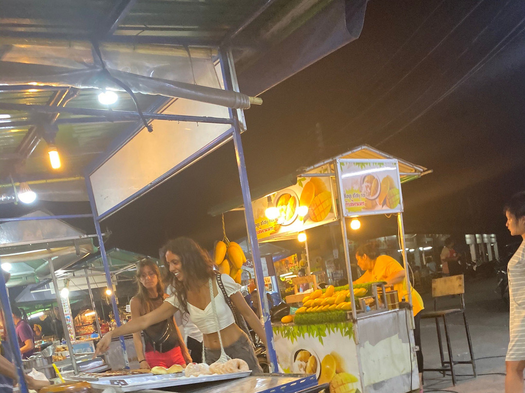 Surat Thani Shrine Market-素叻他尼必去景点