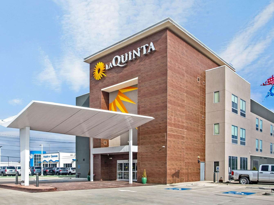 La Quinta Inn & Suites by Wyndham Ponca City主图