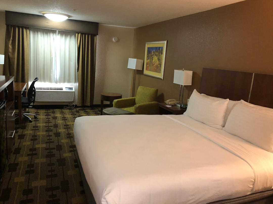 Holiday Inn Express & Suites Corning by IHG主图
