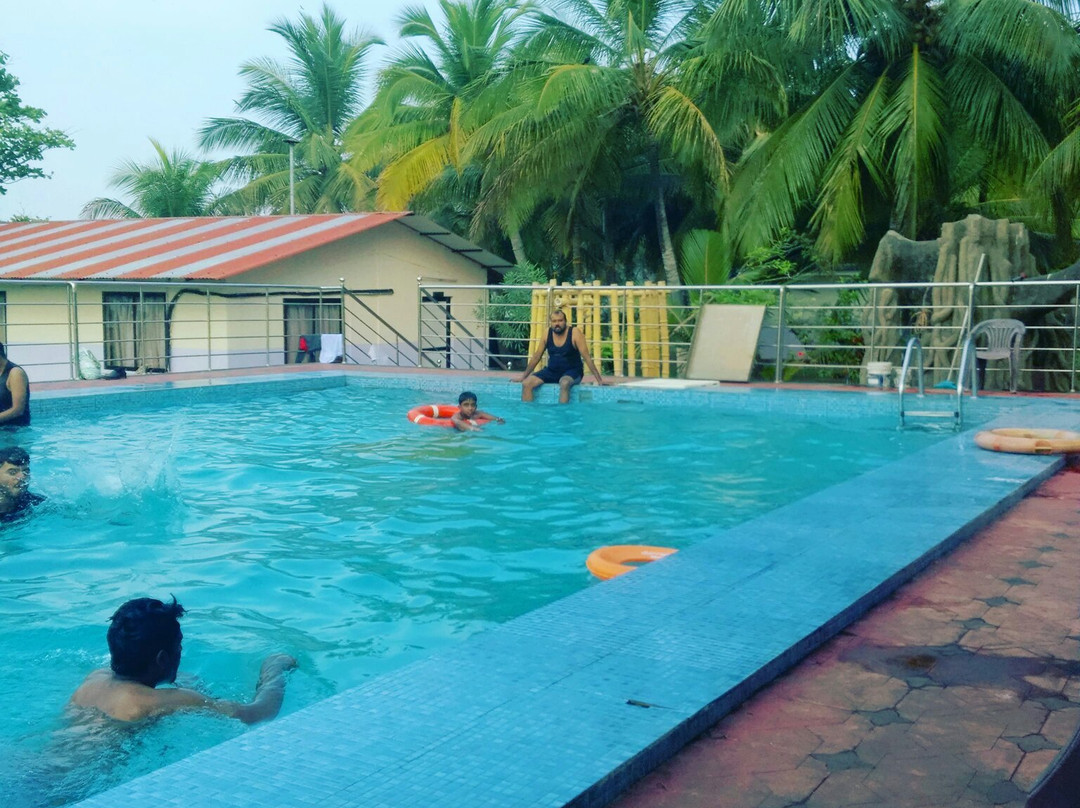 蕾根湖宫殿酒店主图