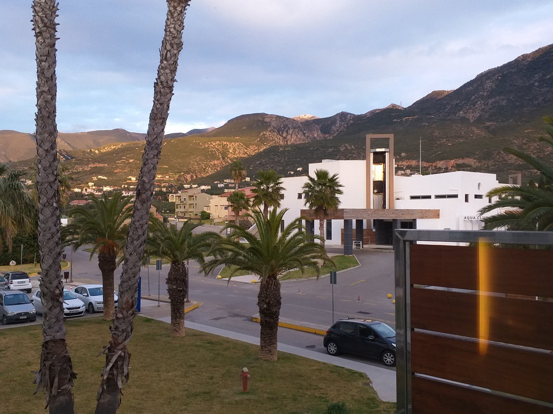 伊利特城市度假酒店主图