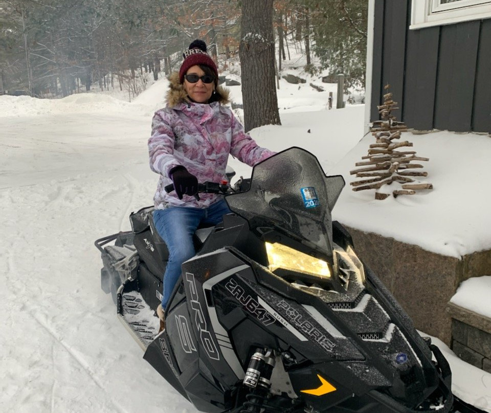 Pine Lodge Inn主图