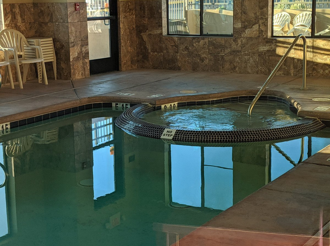 康福特茵套房酒店主图