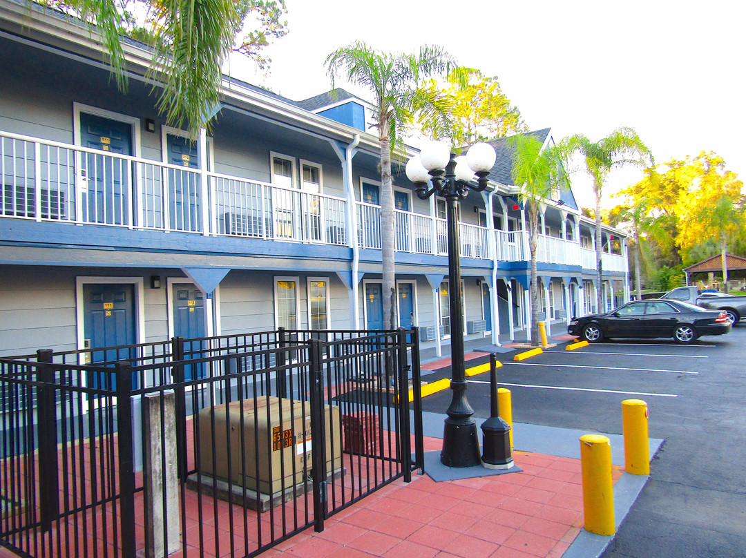 盖恩斯维尔豪生快捷酒店主图