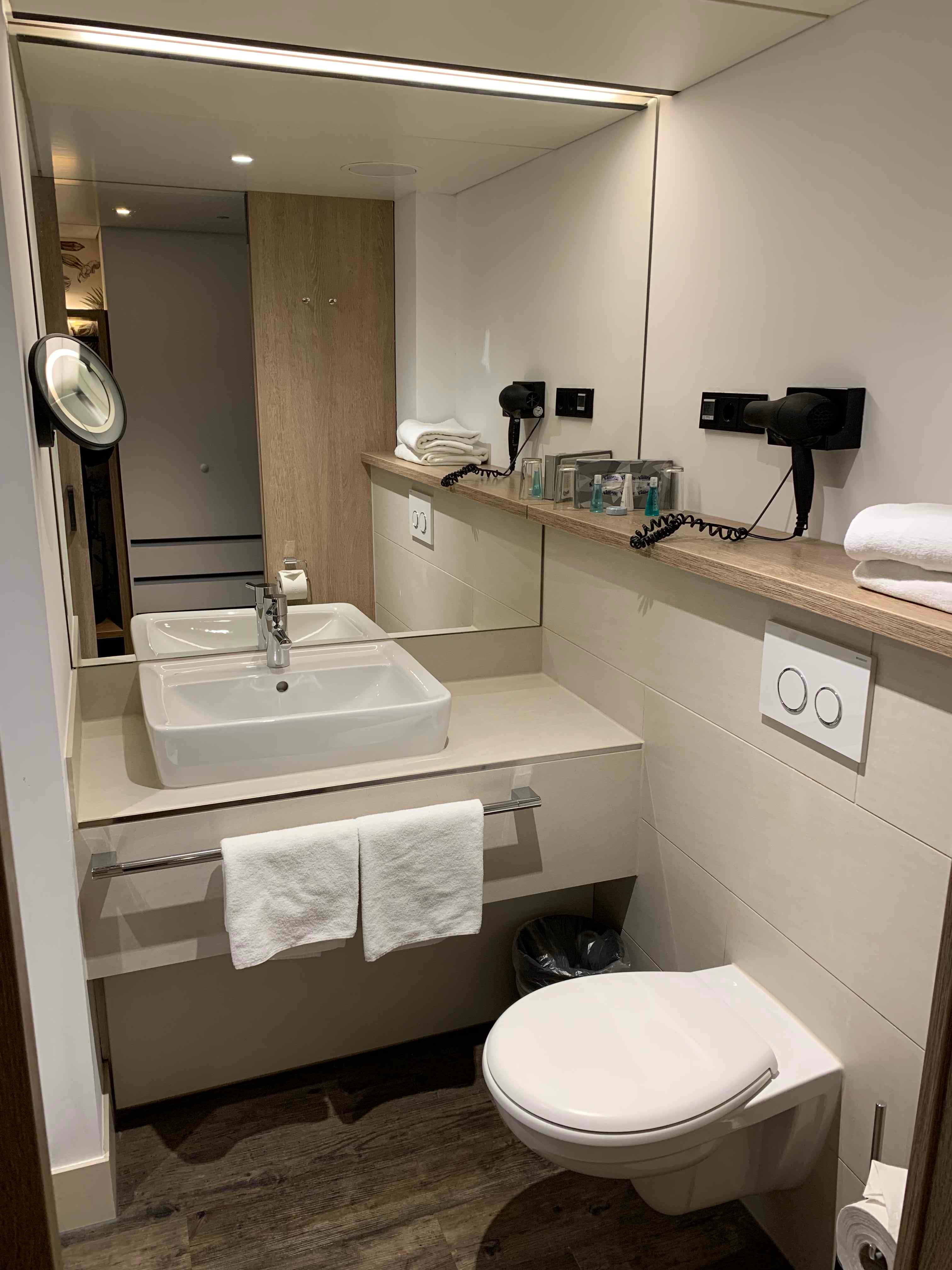 Sorat Hotel Saxx Nürnberg-浴室