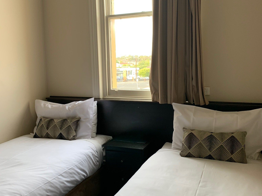 Nightcap at Federal Hotel主图