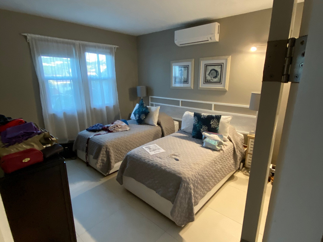 西波涅海滩俱乐部主图