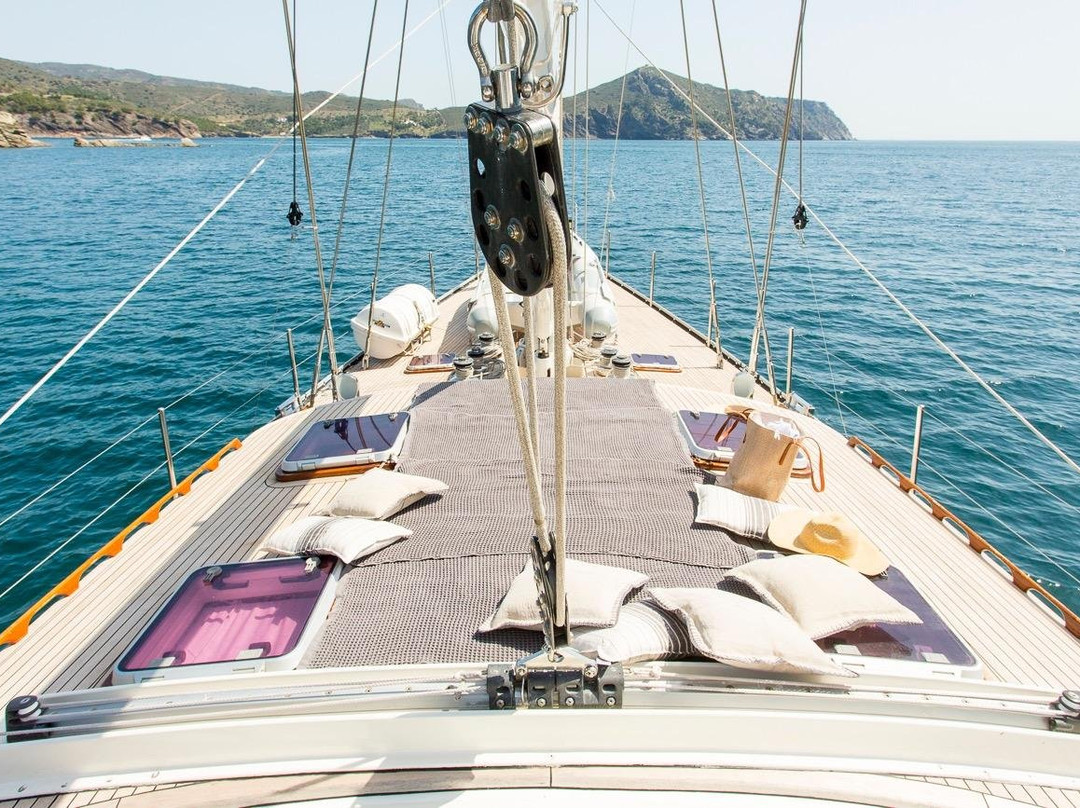 RESTLESS SPIRIT SAILING YACHT-罗塞斯必去景点