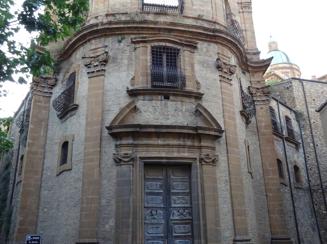 Chiesa e Convento di S. Anna-皮亚扎－阿尔梅里纳必去景点