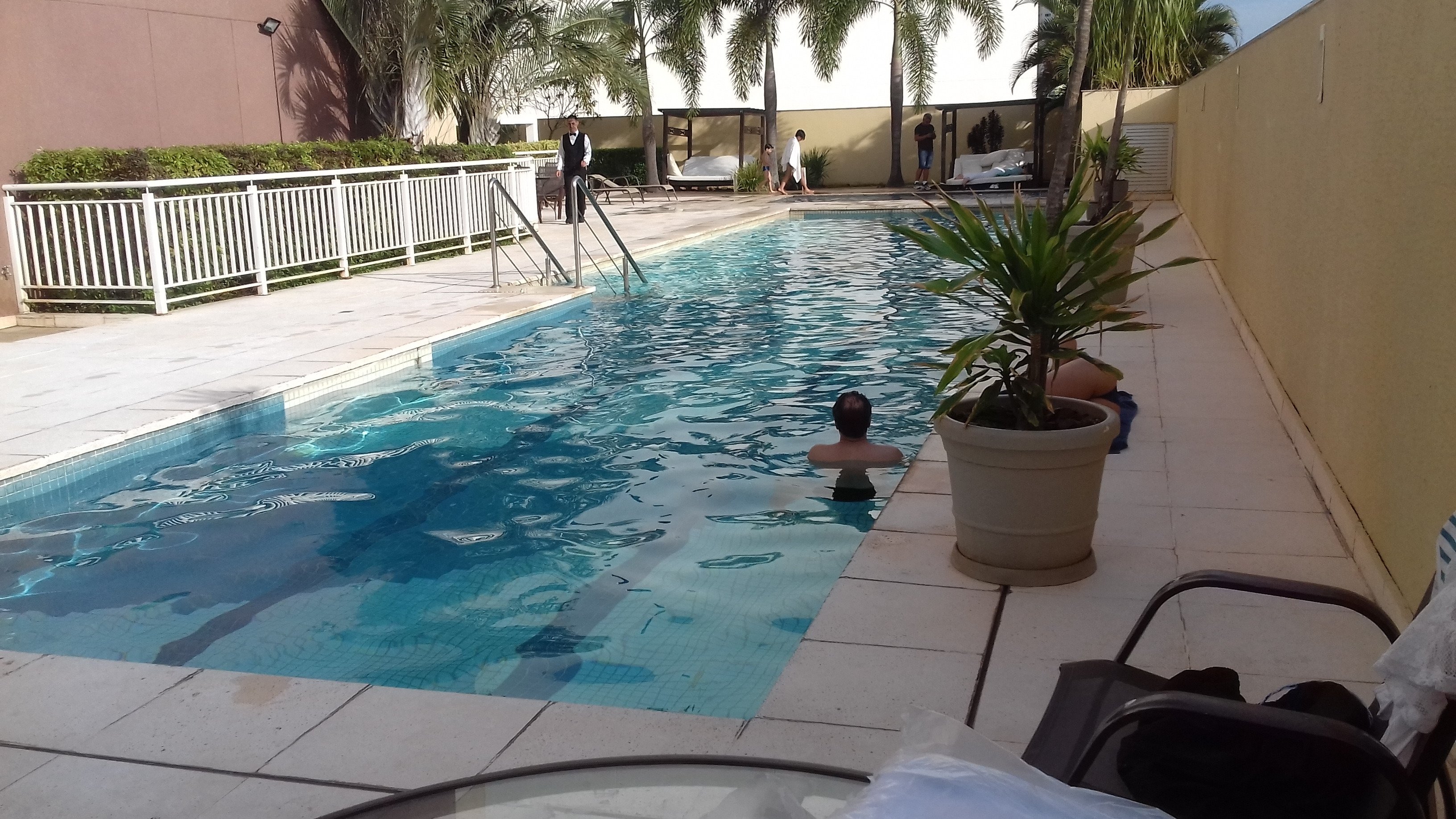 Delmond Hotel-泳池