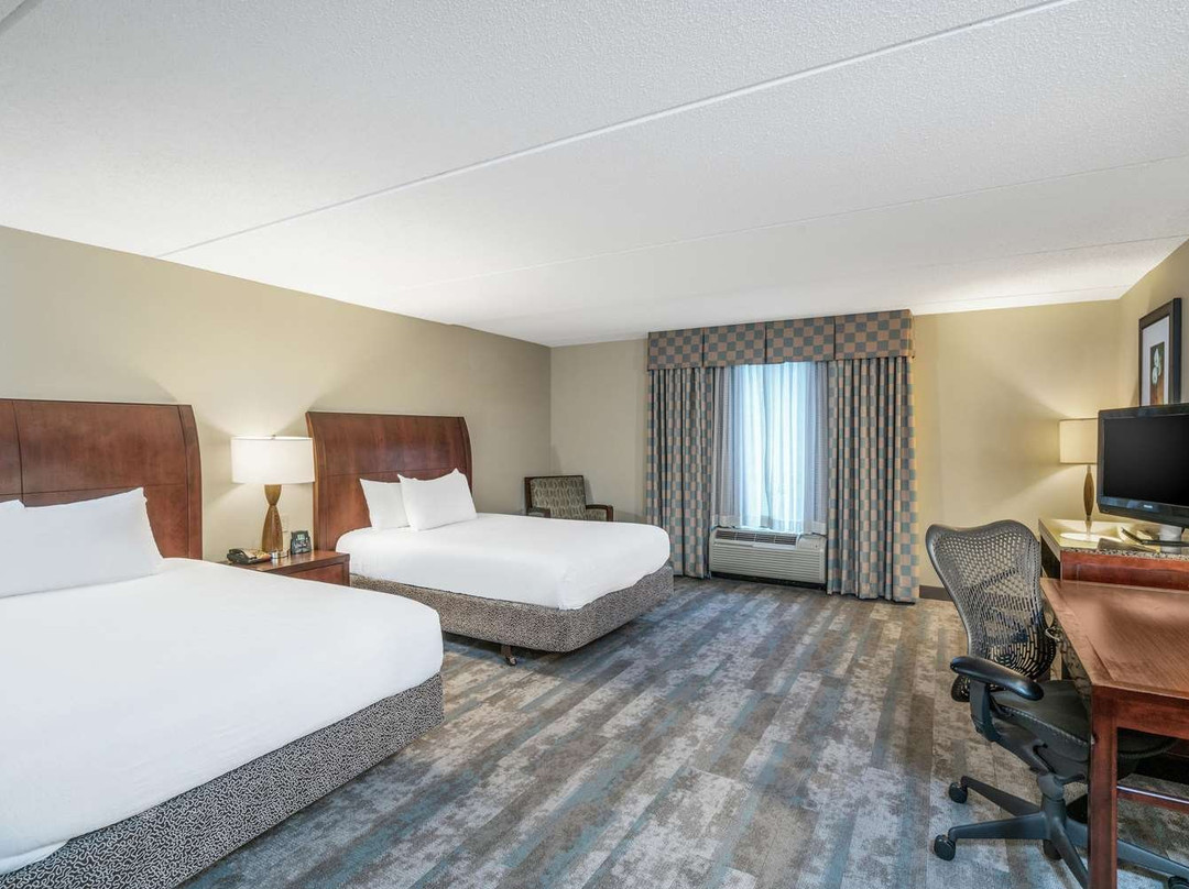 里士满机场希尔顿花园旅馆主图