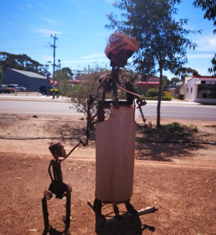 Scrap Iron Sculptures景点图片