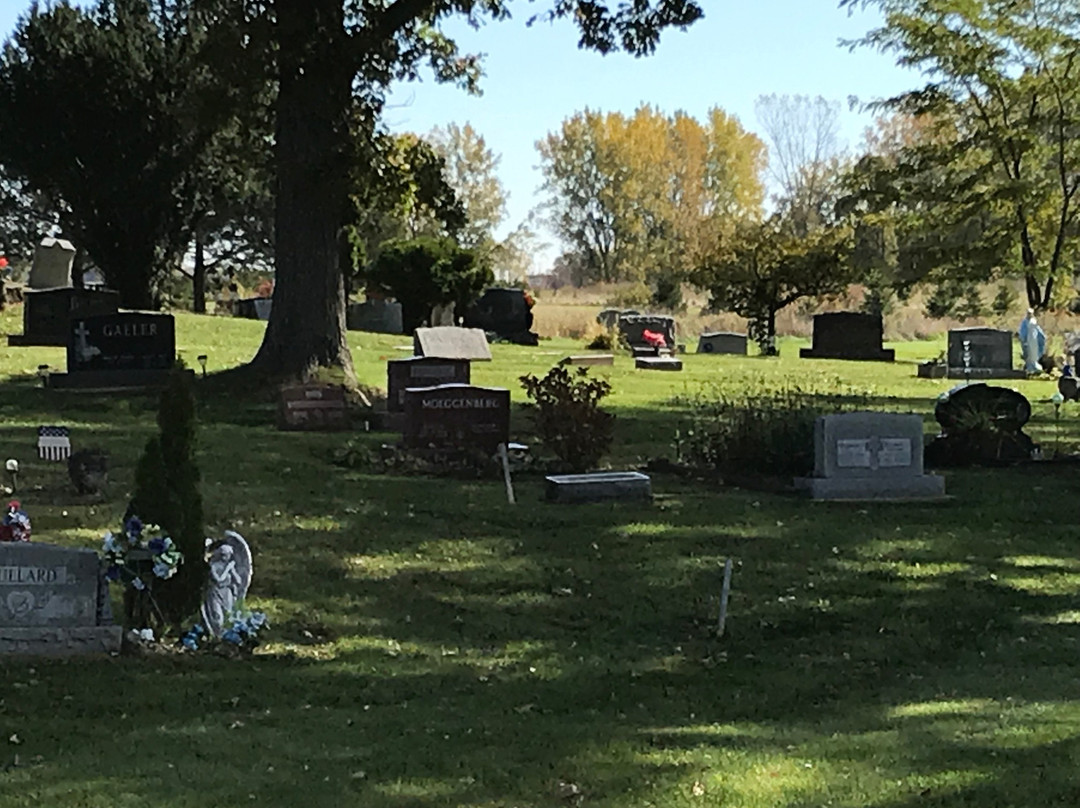 St. Henry Catholic Cemetery景点图片