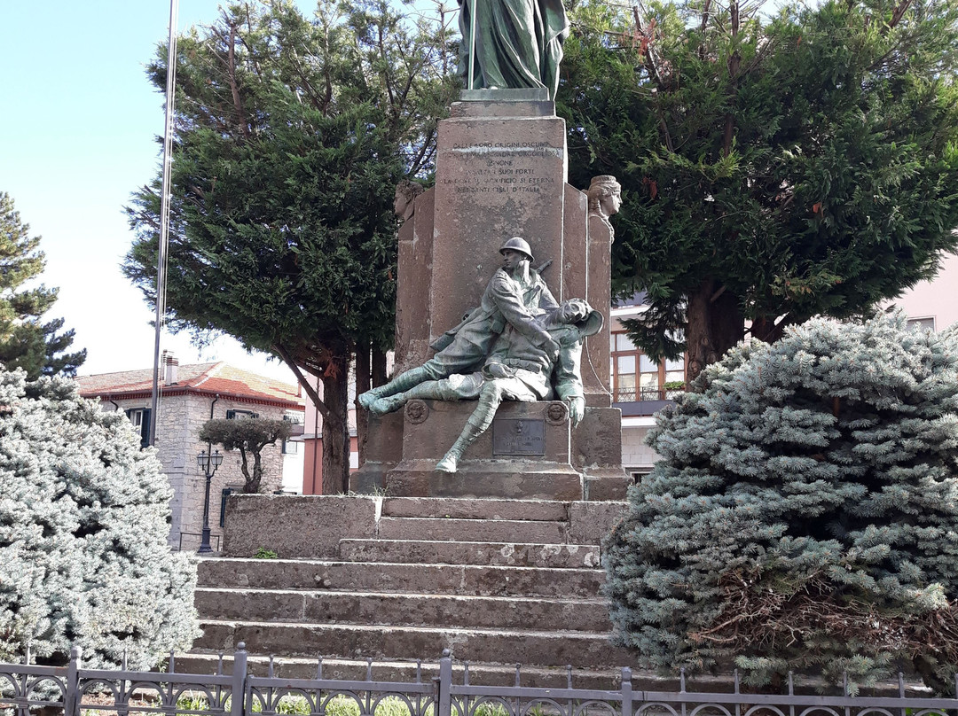 Monumento ai caduti景点图片