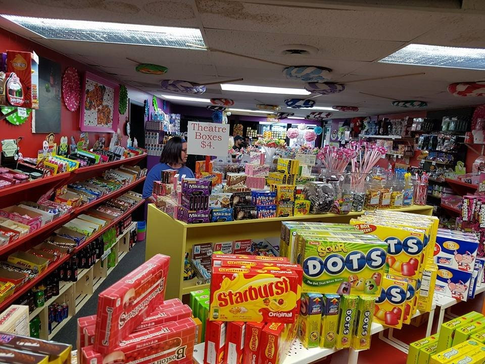 Azilda旅游景点-The Candy Store