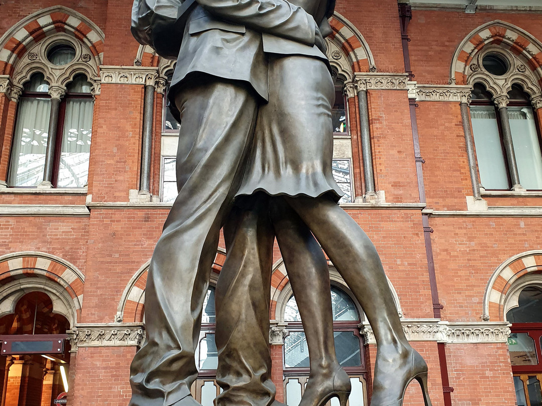 The Meeting Place Statue, St. Pancras Station景点图片