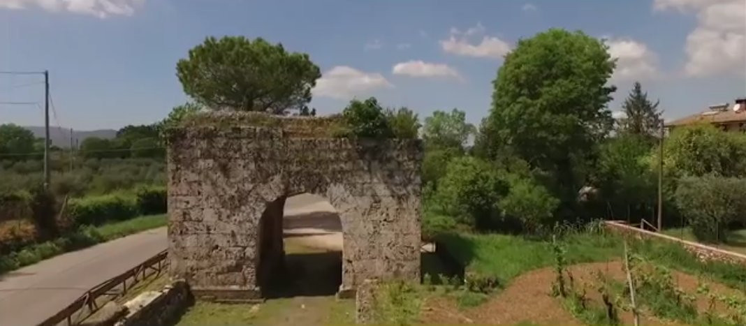 Porta Capuana景点图片