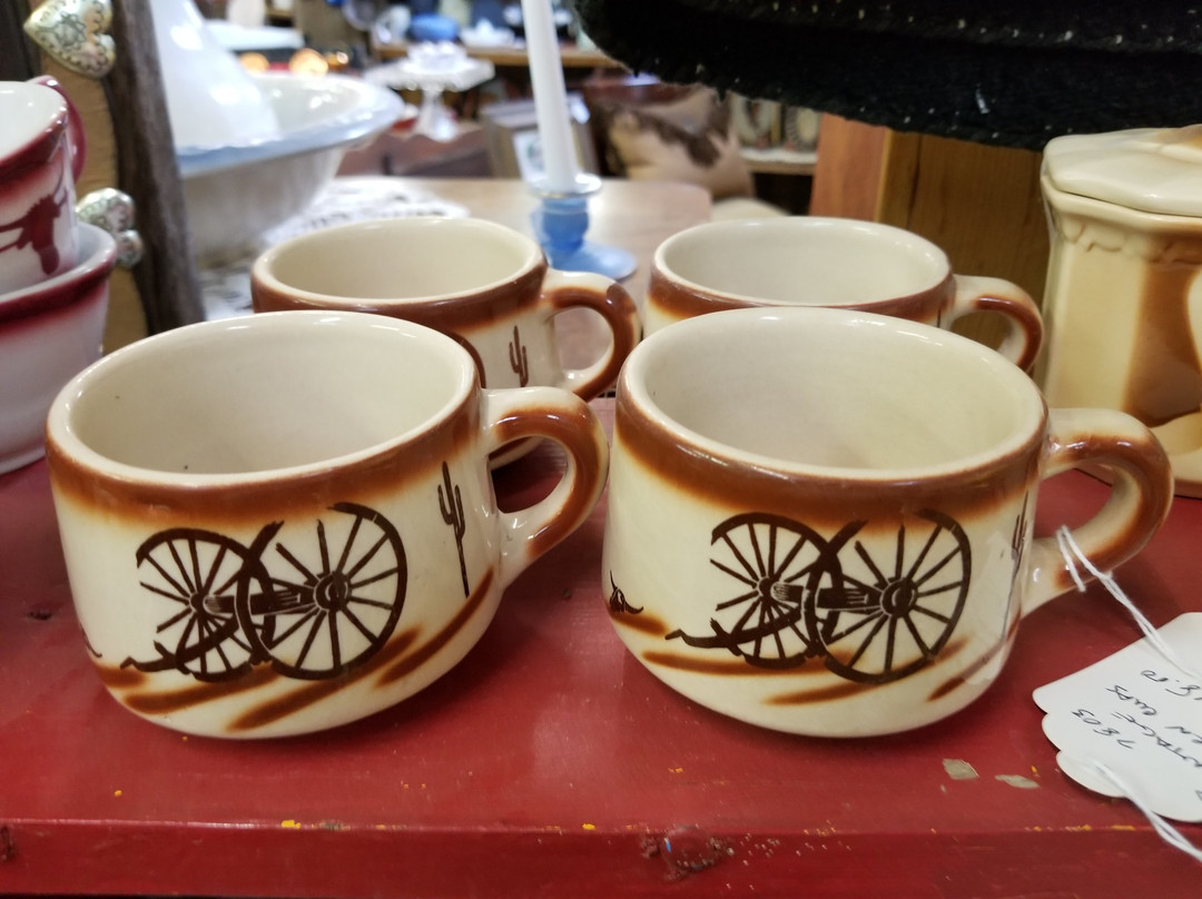 Bandera旅游景点-Western Trail Antiques ad Marketplace