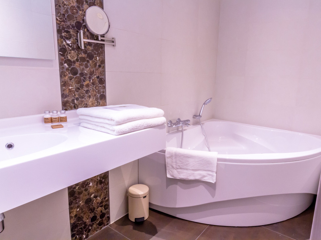 Hermalle-sous-Argenteau酒店住宿-Manava Hôtel