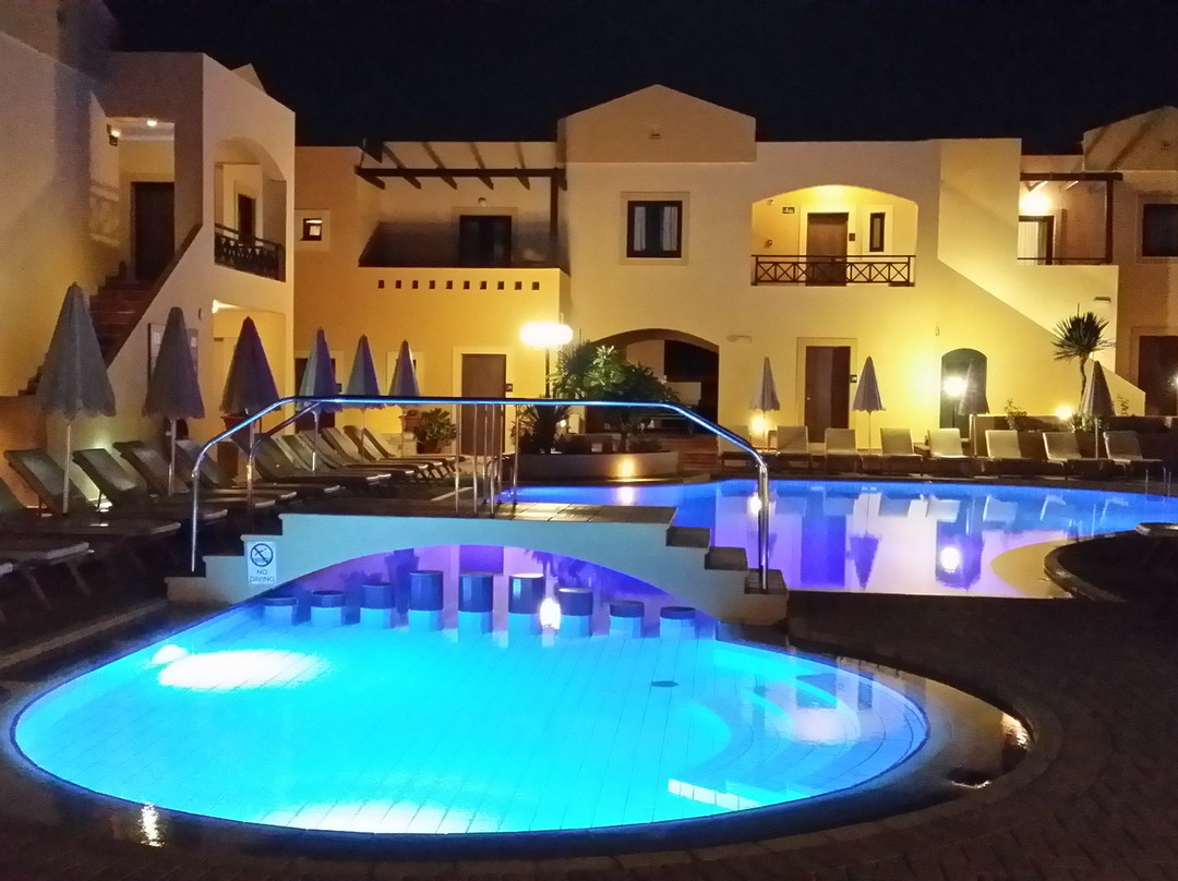 Silver Beach Hotel主图