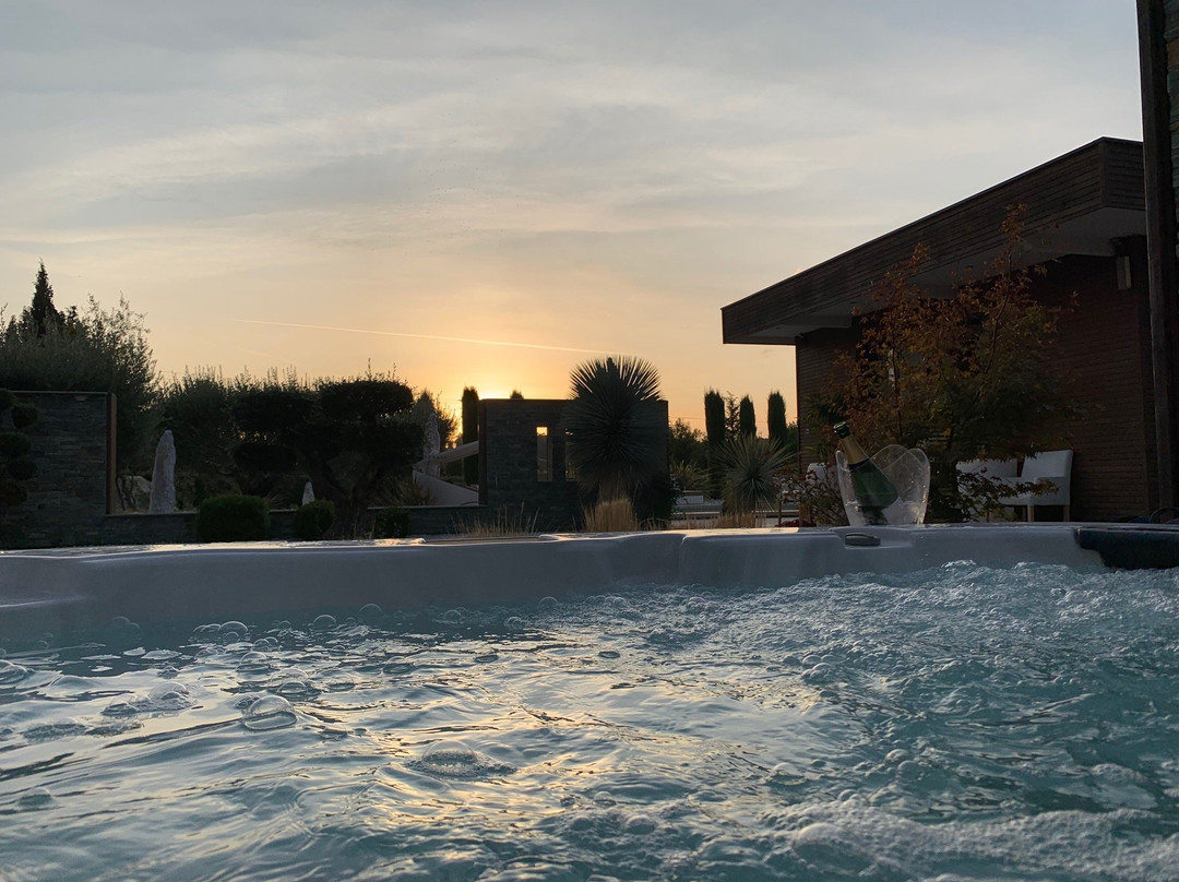 Le Mas des Cigales主图