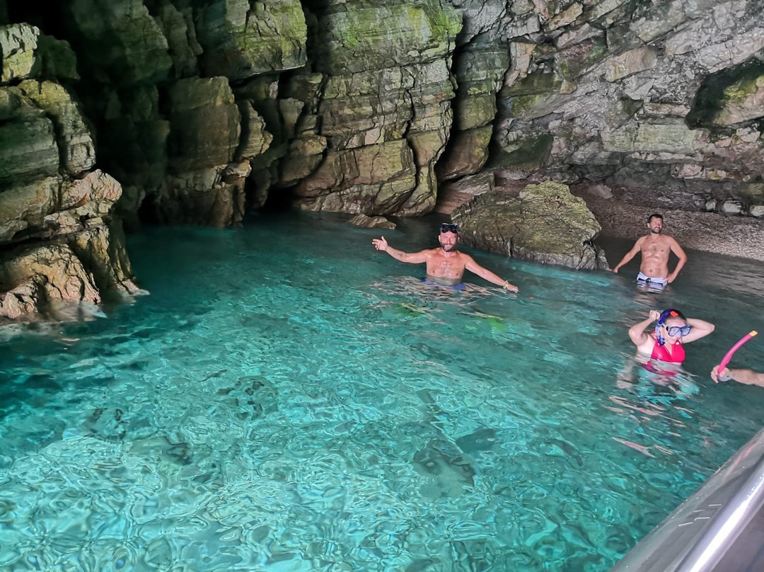 Pirate's Cave-Dhermi必去景点